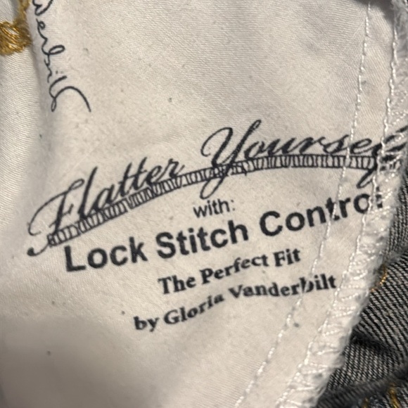 Gloria Vanderbilt Blue Jeans women’s size 12 the perfect fit Straight cropped - Picture 11 of 12